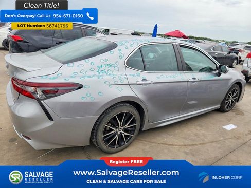Used 2022 Toyota Camry SE w/ Cold Weather Package FWD image 4