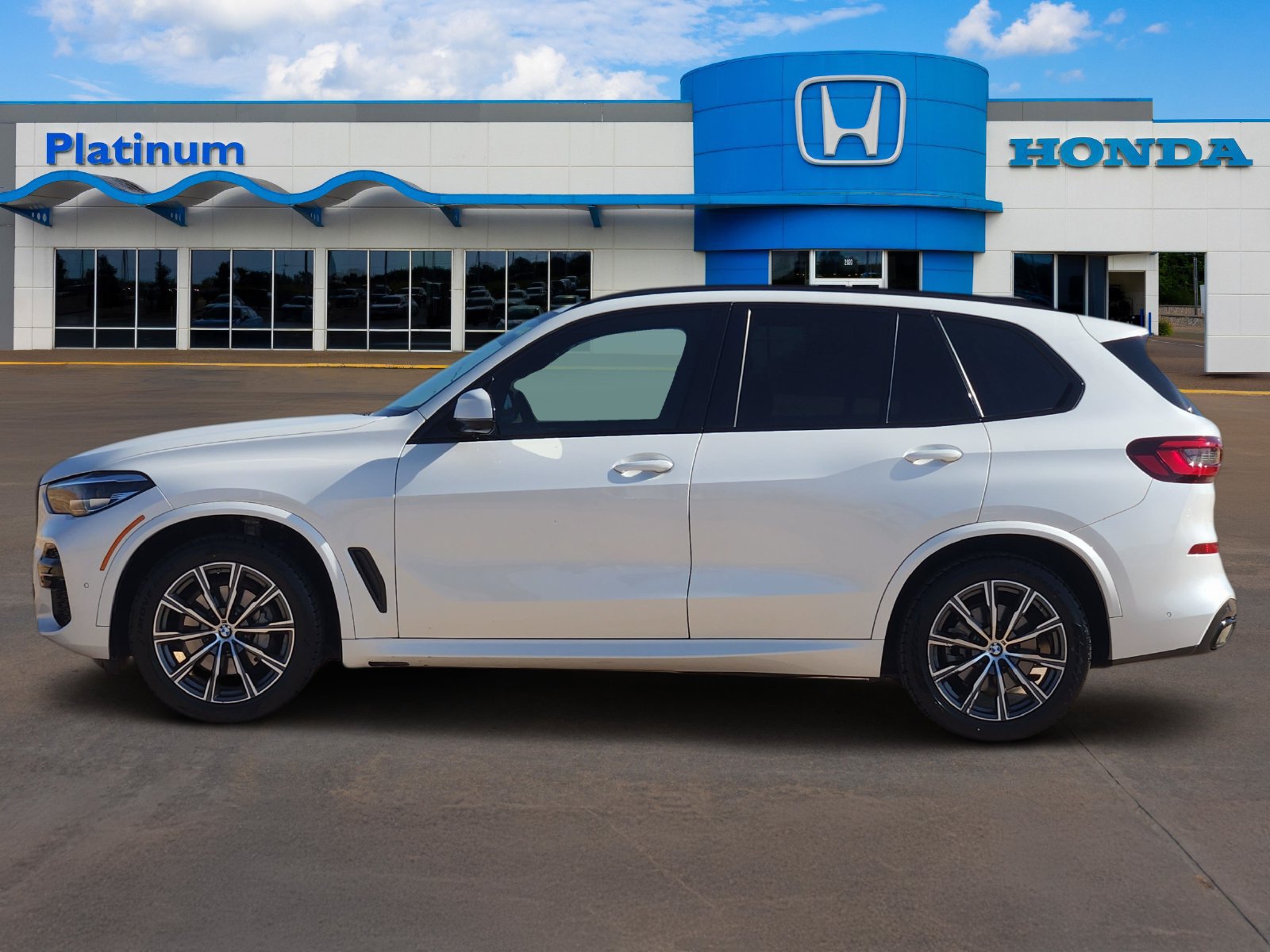 Used 2023 BMW X5 sDrive40i w/ M Sport Package RWD image 3