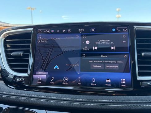 Used 2021 Chrysler Pacifica Limited w/ Premium & Safety Sphere Group FWD image 24