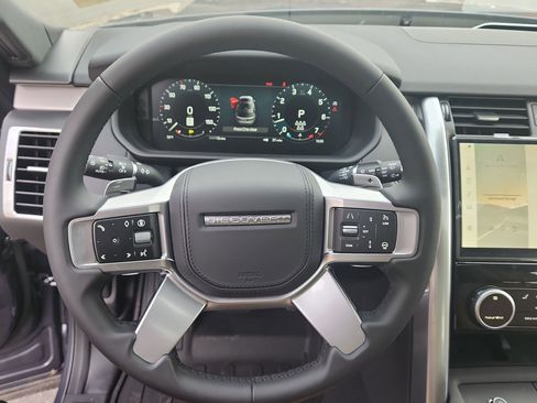 New 2026 Land Rover Discovery Limited Edition AWD/4WD image 17