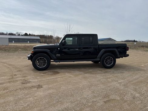 Used 2021 Jeep Gladiator Overland w/ Popular Equipment Package image 4