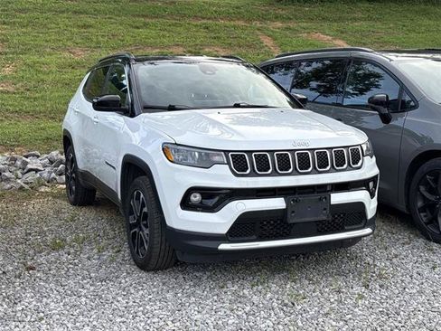 Used 2023 Jeep Compass Limited AWD/4WD image 3