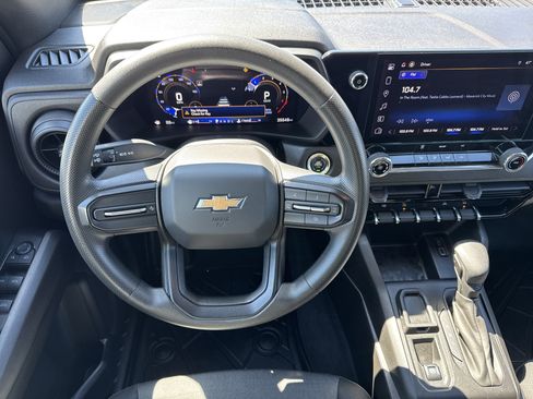 Used 2024 Chevrolet Colorado W/T image 18