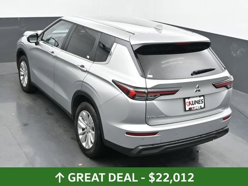 Used 2025 Mitsubishi Outlander ES image 42