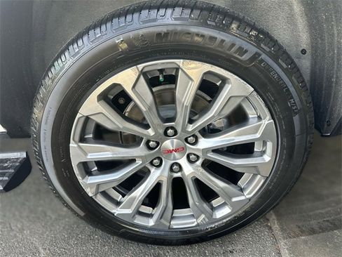 Used 2023 GMC Yukon XL Denali w/ Denali Reserve Package image 10