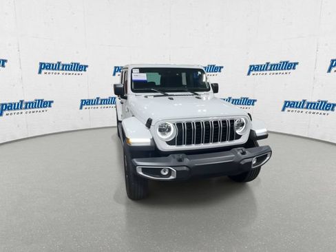 Used 2025 Jeep Wrangler Unlimited Sahara AWD/4WD image 3