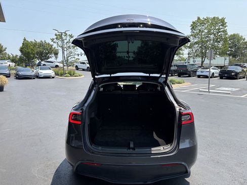 Used 2021 Tesla Model Y Long Range AWD/4WD image 9