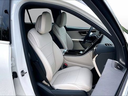 Used 2026 Mercedes-Benz GLC 300 4MATIC image 33