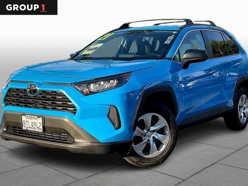 Used 2021 Toyota RAV4 LE image 1
