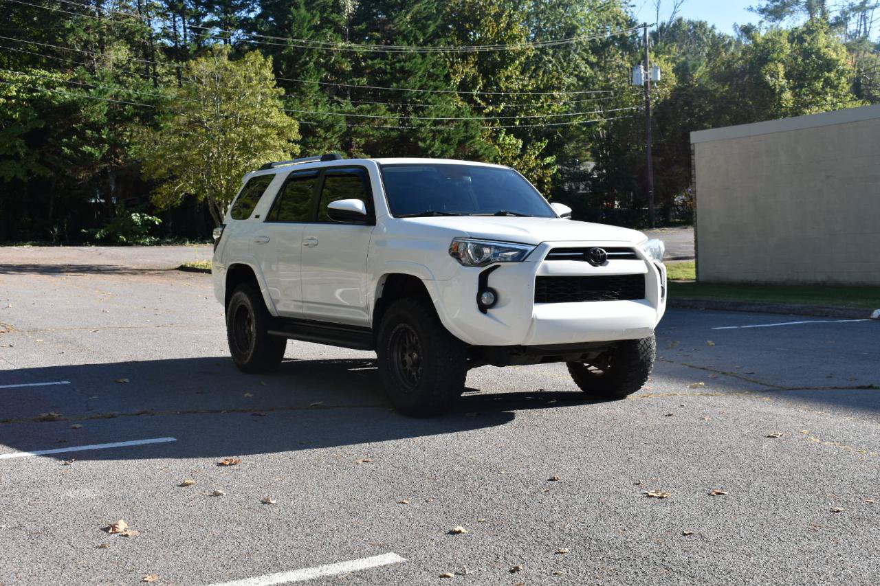 Used 2020 Toyota 4Runner SR5 AWD/4WD image 9