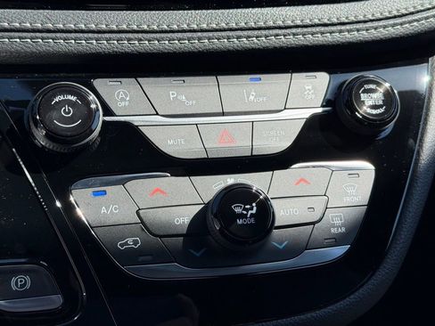 New 2026 Chrysler Pacifica Select image 20