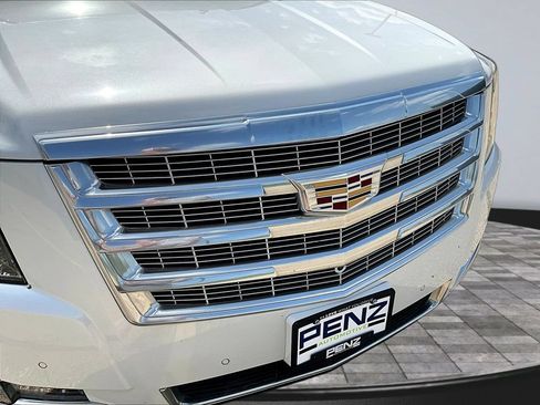Used 2019 Cadillac Escalade Luxury w/ LPO, Radiant Package AWD/4WD image 36
