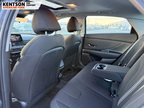 Used 2025 Hyundai Elantra SEL image 4