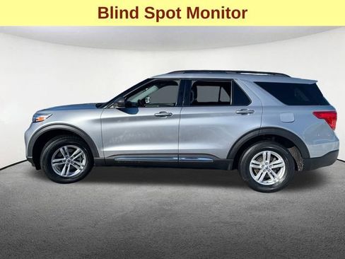 Used 2022 Ford Explorer XLT w/ Equipment Group 202A image 6
