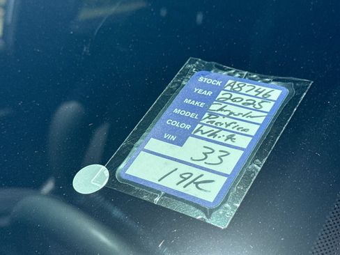 Used 2025 Chrysler Pacifica Select FWD image 26