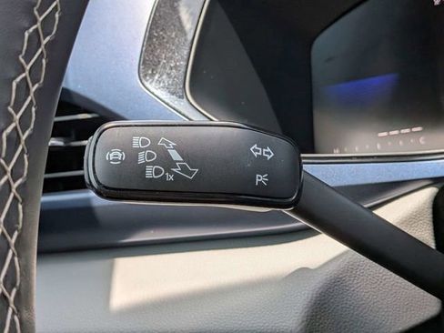 Certified 2023 Volkswagen Taos SE w/ Panoramic Sunroof Package FWD image 32