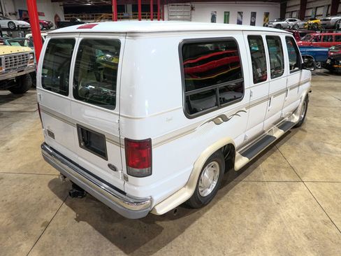 Used 2002 Ford E-150 and Econoline 150 RWD image 17