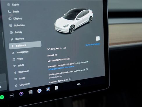 Used 2023 Tesla Model 3 Standard Range RWD image 29