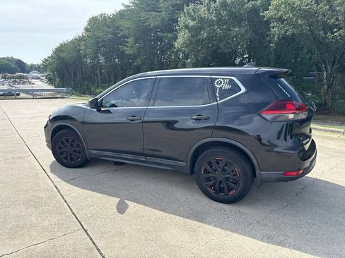 Used 2020 Nissan Rogue S FWD image 13