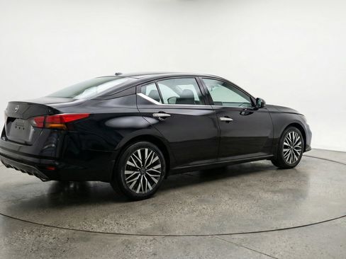 Used 2025 Nissan Altima 2.5 SV image 9