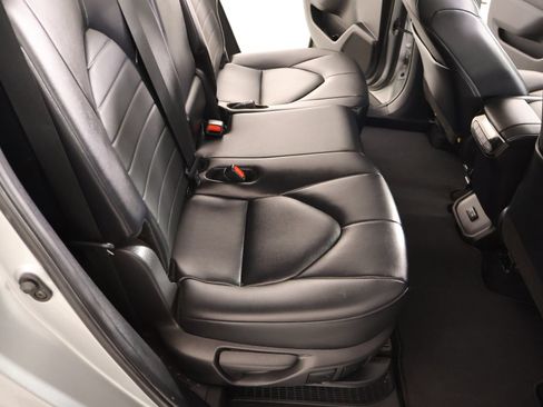 Used 2024 Toyota Highlander XLE FWD image 15
