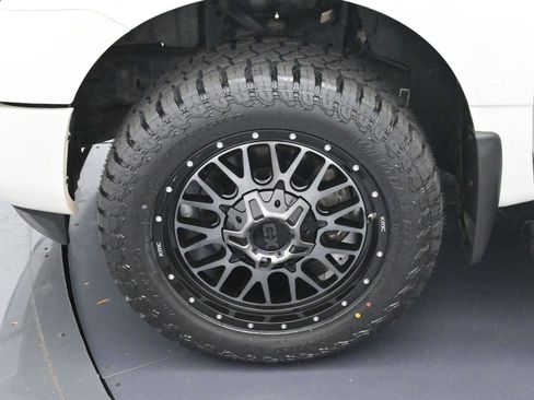 Used 2021 Nissan Titan SV w/ SV Convenience Package image 27