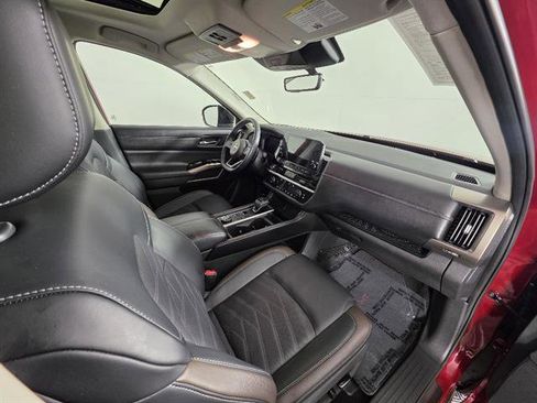 Used 2024 Nissan Pathfinder Platinum w/ Lighting Package (N93) AWD/4WD image 15