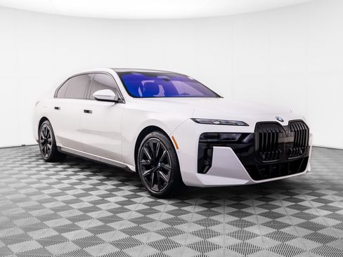 Certified 2023 BMW 760i xDrive w/ Executive Package AWD/4WD image 8