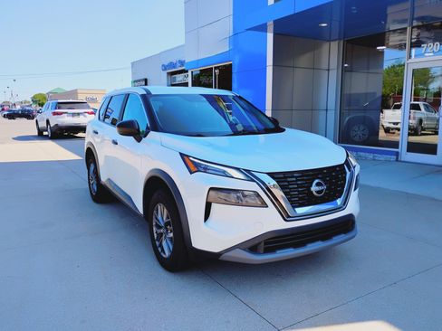 Used 2023 Nissan Rogue S AWD/4WD image 3