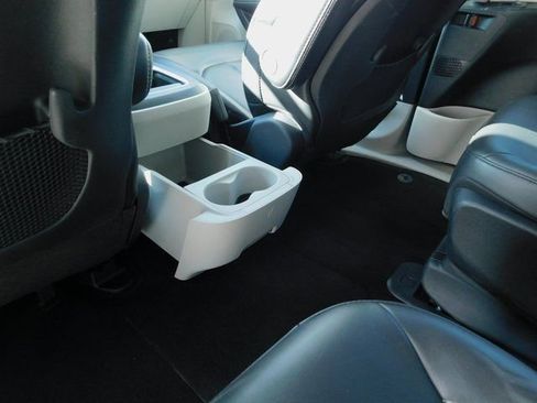 Used 2024 Chrysler Pacifica Select image 18