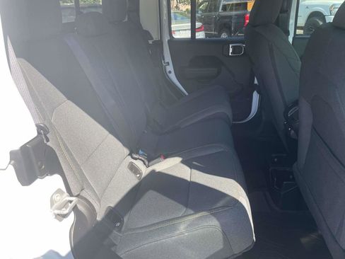 New 2025 Jeep Gladiator Sport image 32