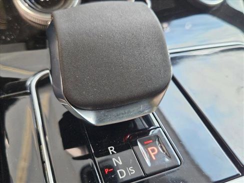 Used 2021 Land Rover Range Rover Velar R-Dynamic S image 14