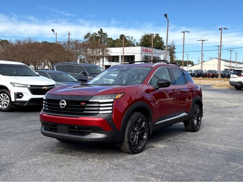 New 2026 Nissan Kicks SR FWD image 3