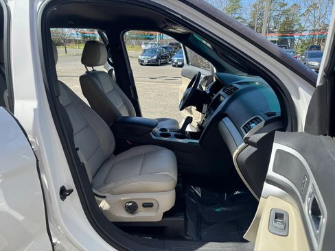 Used 2011 Ford Explorer XLT w/ 202A Rapid Spec Order Code FWD image 20