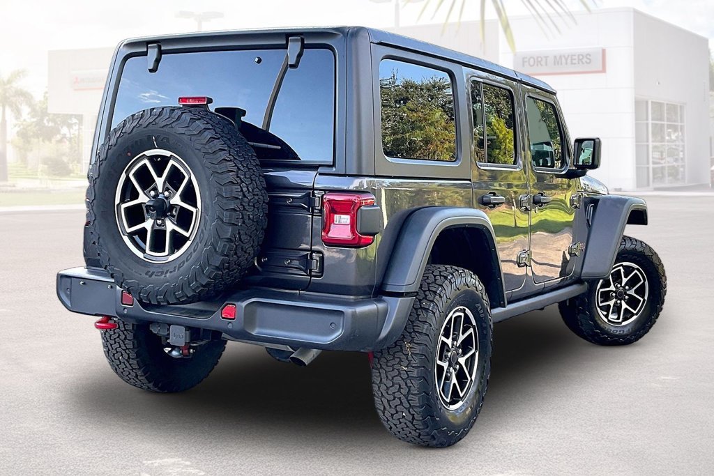 Used 2025 Jeep Wrangler Unlimited Rubicon w/ Convenience Group AWD/4WD image 31