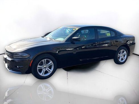 Used 2020 Dodge Charger SXT RWD image 2