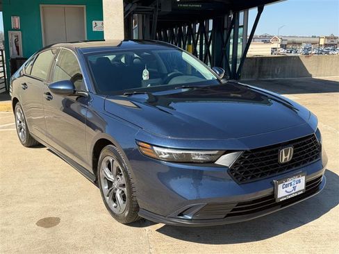 Used 2023 Honda Accord EX image 9