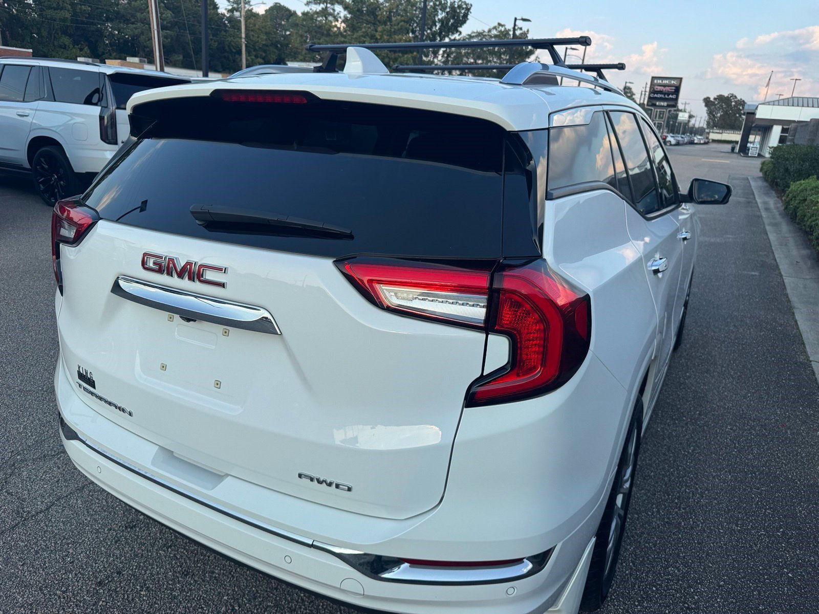Used 2024 GMC Terrain Denali w/ Denali Premium Package AWD/4WD image 19