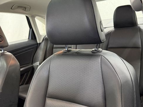 Used 2019 Volkswagen Jetta SE image 3