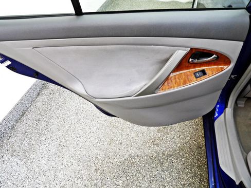 Used 2010 Toyota Camry XLE image 9