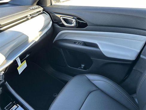 New 2026 Jeep Compass Limited image 18