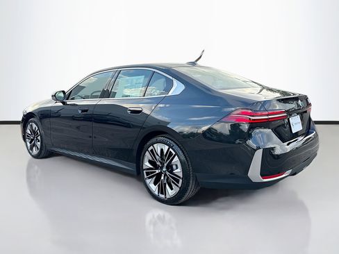 New 2026 BMW 530i w/ Convenience Package image 5