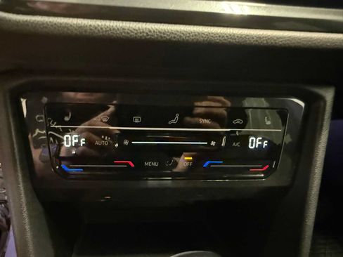 Certified 2023 Volkswagen Tiguan SE R-Line AWD/4WD image 33