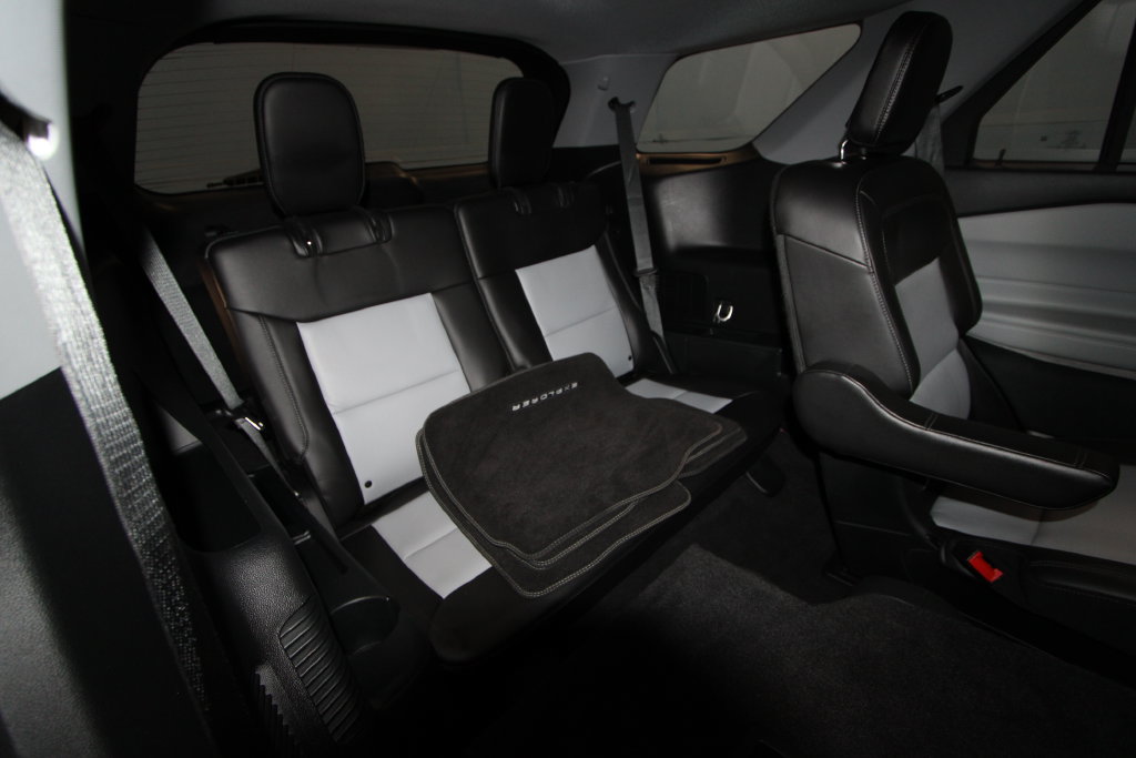 Used 2024 Ford Explorer XLT w/ Equipment Group 202A AWD/4WD image 27