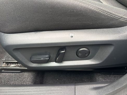 Used 2025 Nissan Rogue SV image 22