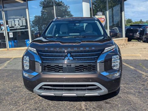Used 2023 Mitsubishi Outlander 4WD Plug-In Hybrid image 4