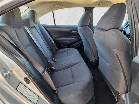 Used 2021 Toyota Corolla LE image 19