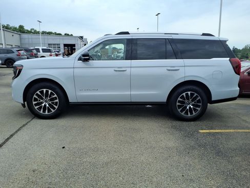 Used 2025 Ford Expedition Platinum AWD/4WD image 4