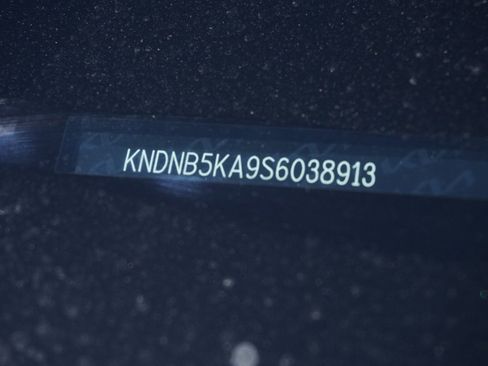 Used 2025 Kia Carnival LXS image 32