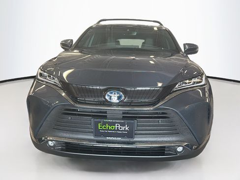 Used 2024 Toyota Venza XLE AWD/4WD image 2